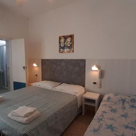 Hotel Luana Rimini Kültér fotó