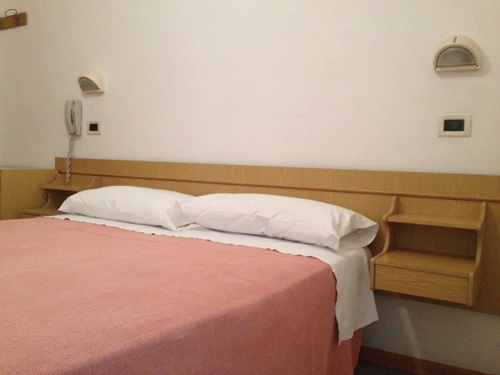 Hotel Luana Rimini Kültér fotó
