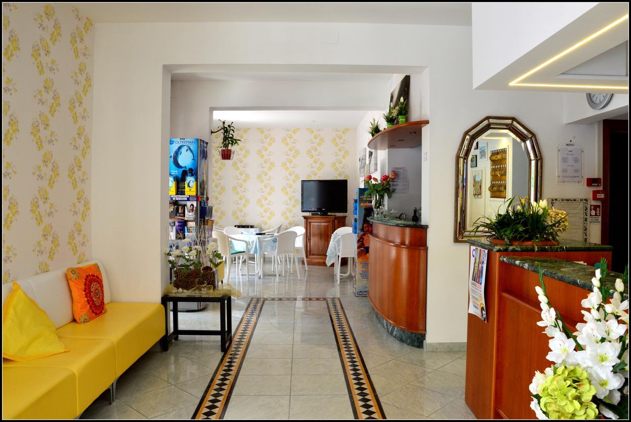 Hotel Luana Rimini Kültér fotó