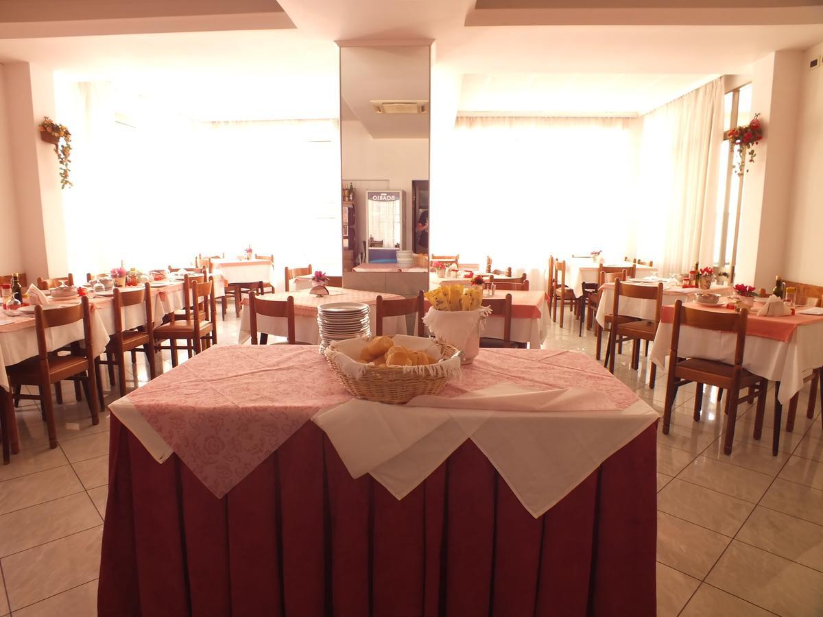 Hotel Luana Rimini Kültér fotó