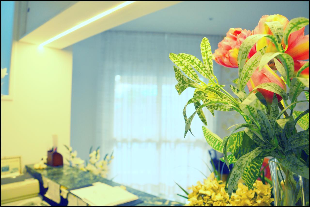 Hotel Luana Rimini Kültér fotó