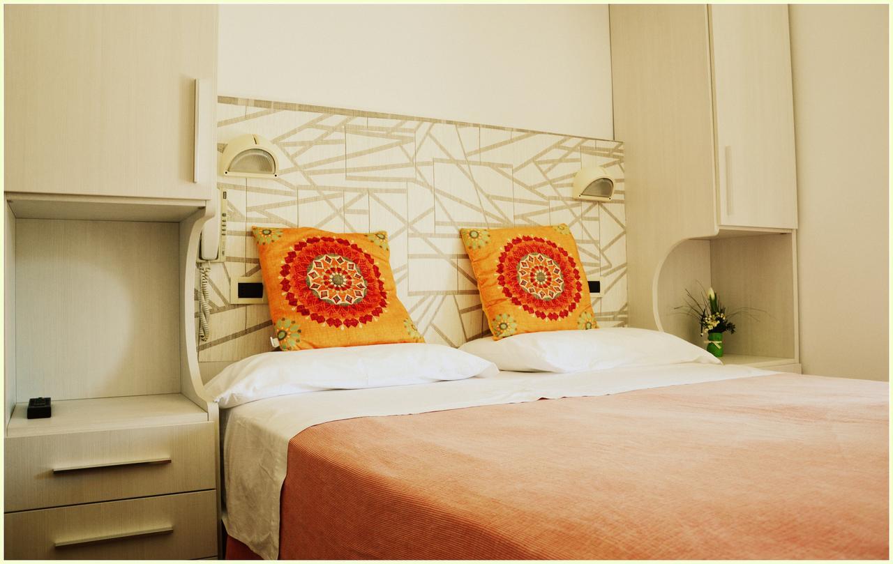 Hotel Luana Rimini Kültér fotó