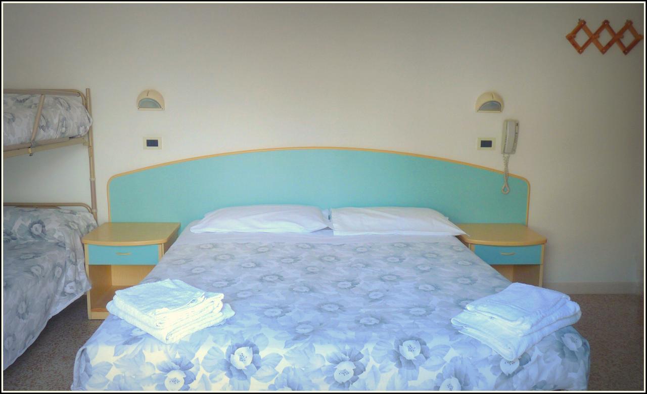 Hotel Luana Rimini Kültér fotó