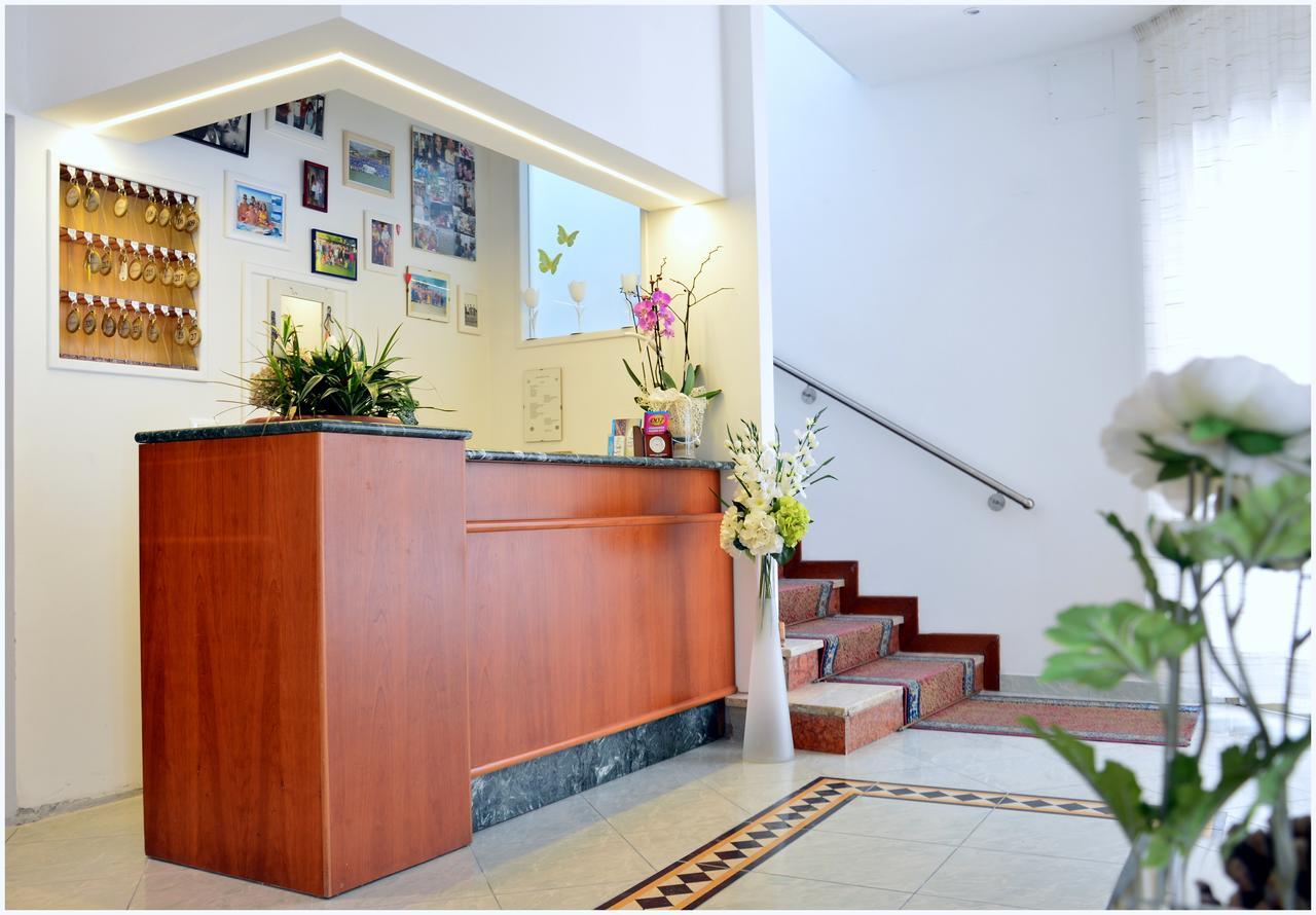 Hotel Luana Rimini Kültér fotó