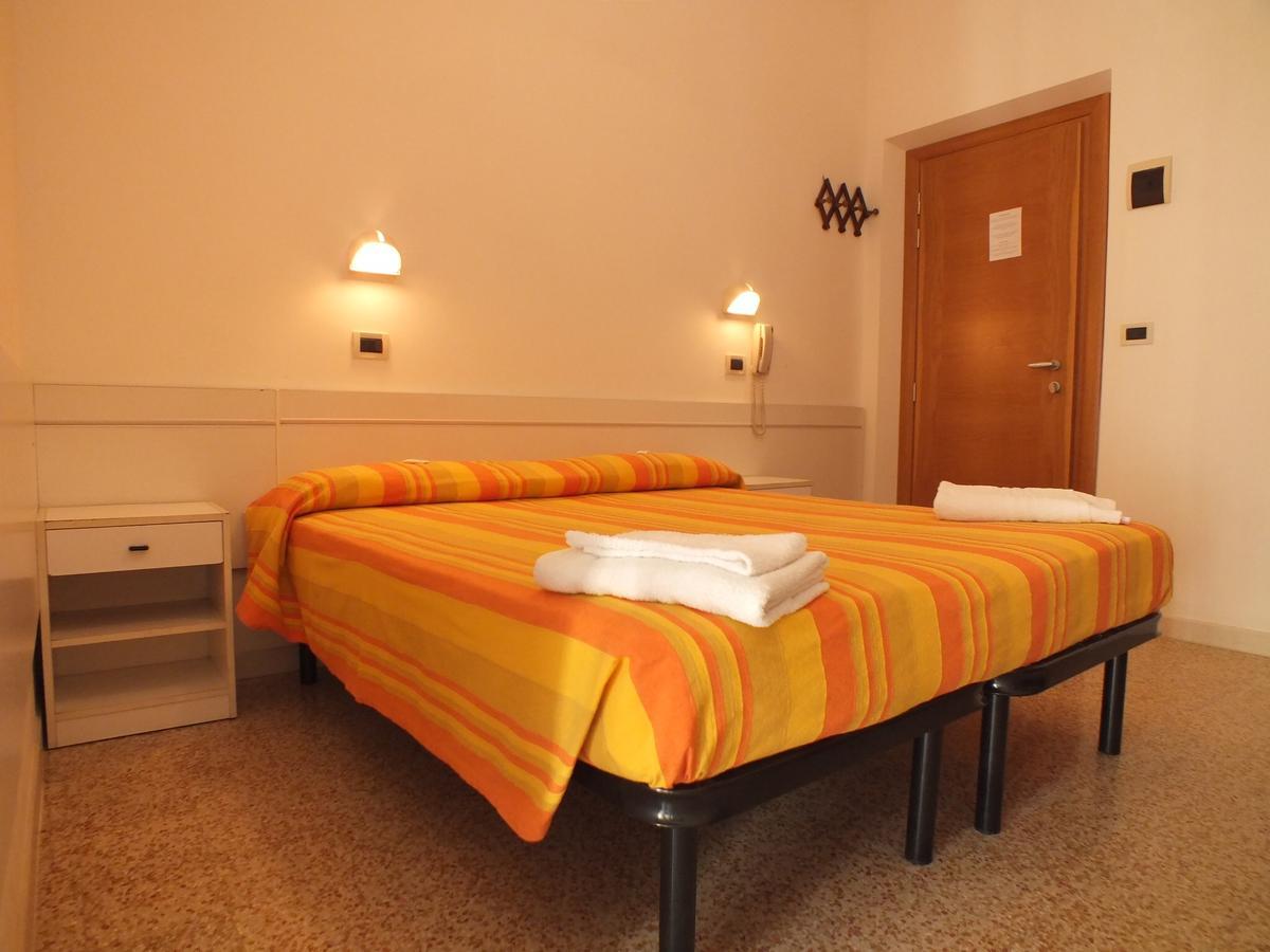 Hotel Luana Rimini Kültér fotó