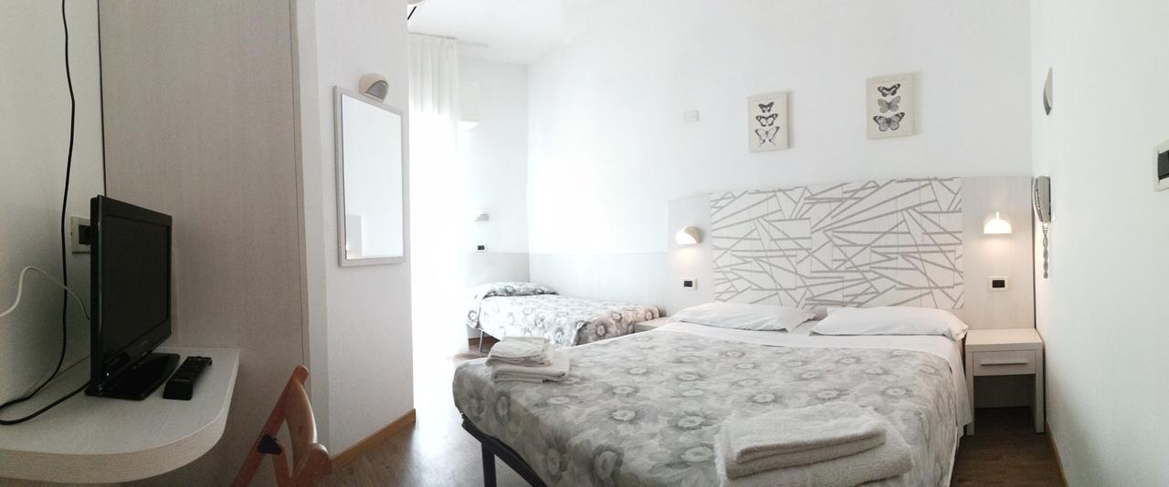 Hotel Luana Rimini Kültér fotó