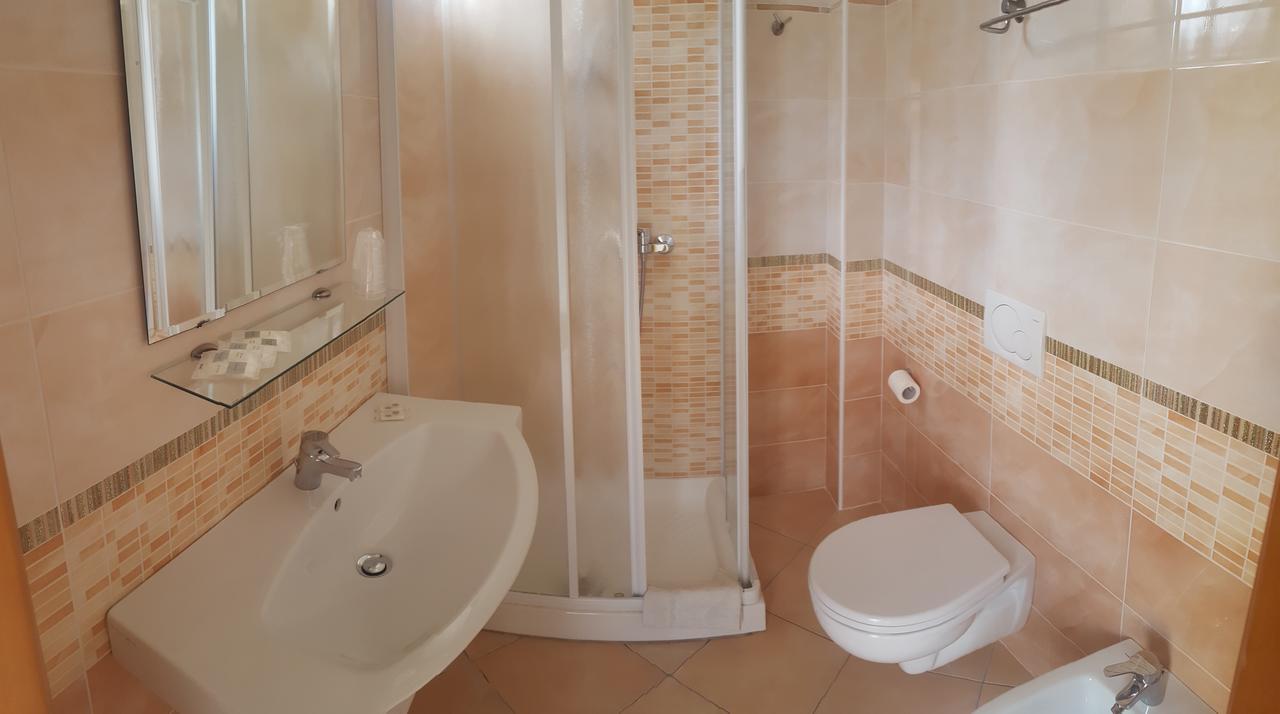 Hotel Luana Rimini Kültér fotó