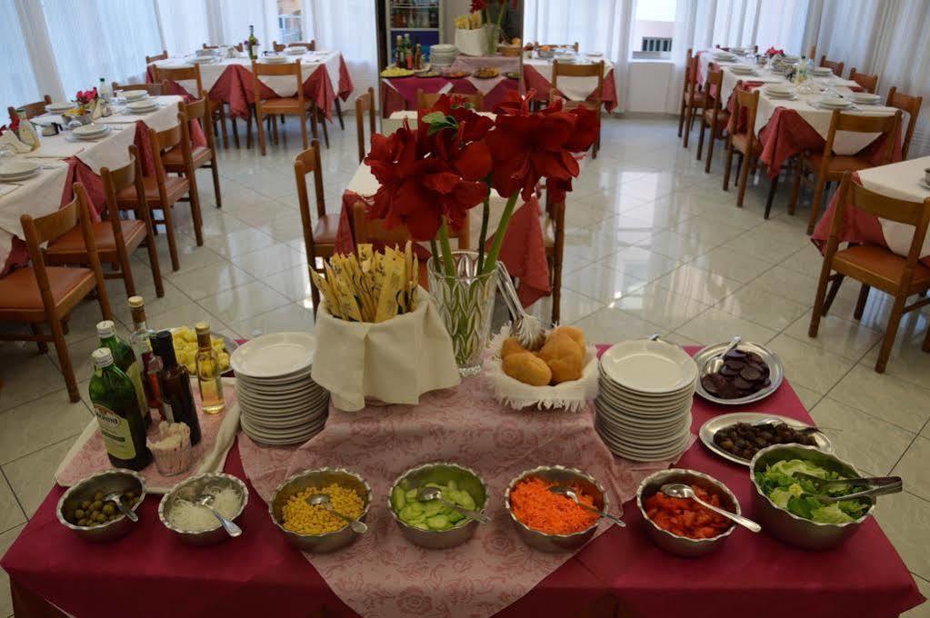 Hotel Luana Rimini Kültér fotó